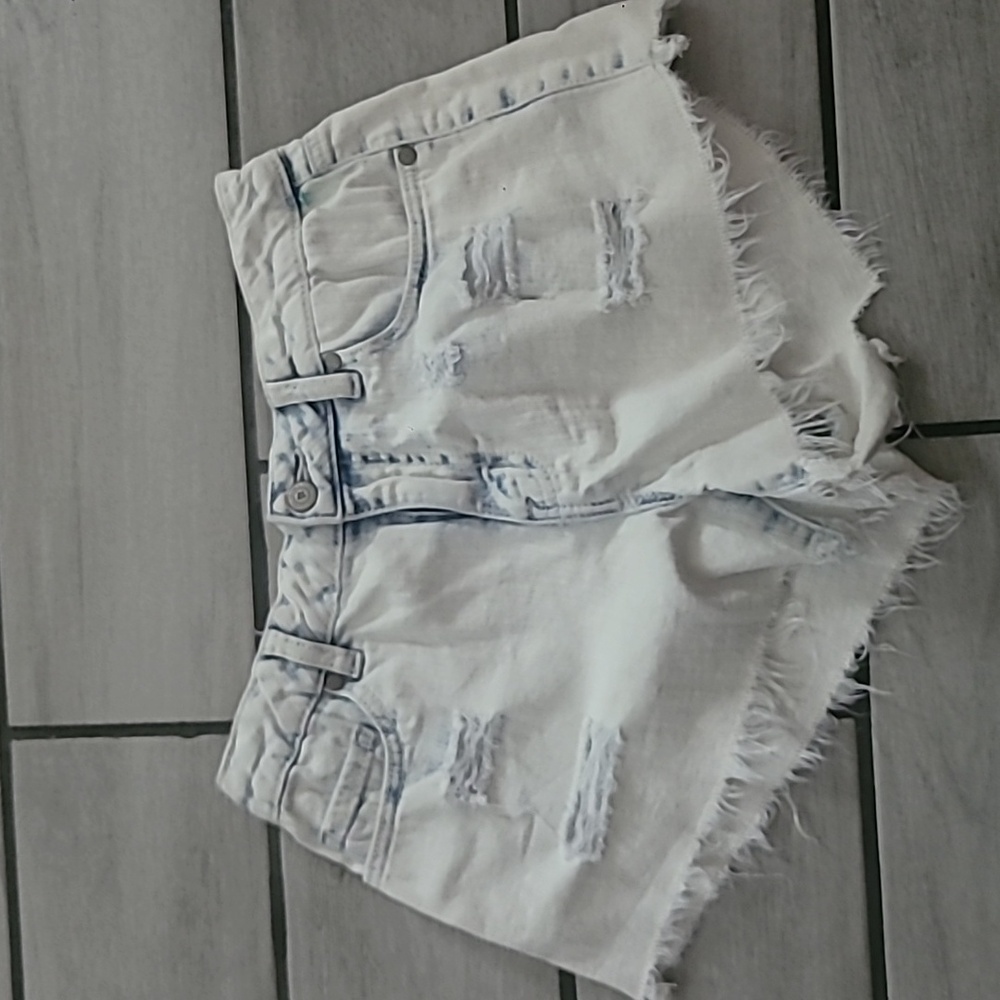 Altar’d State Cloud Wash Distressed Denim Jean Shorts Size 27 - Picture 2 of 8